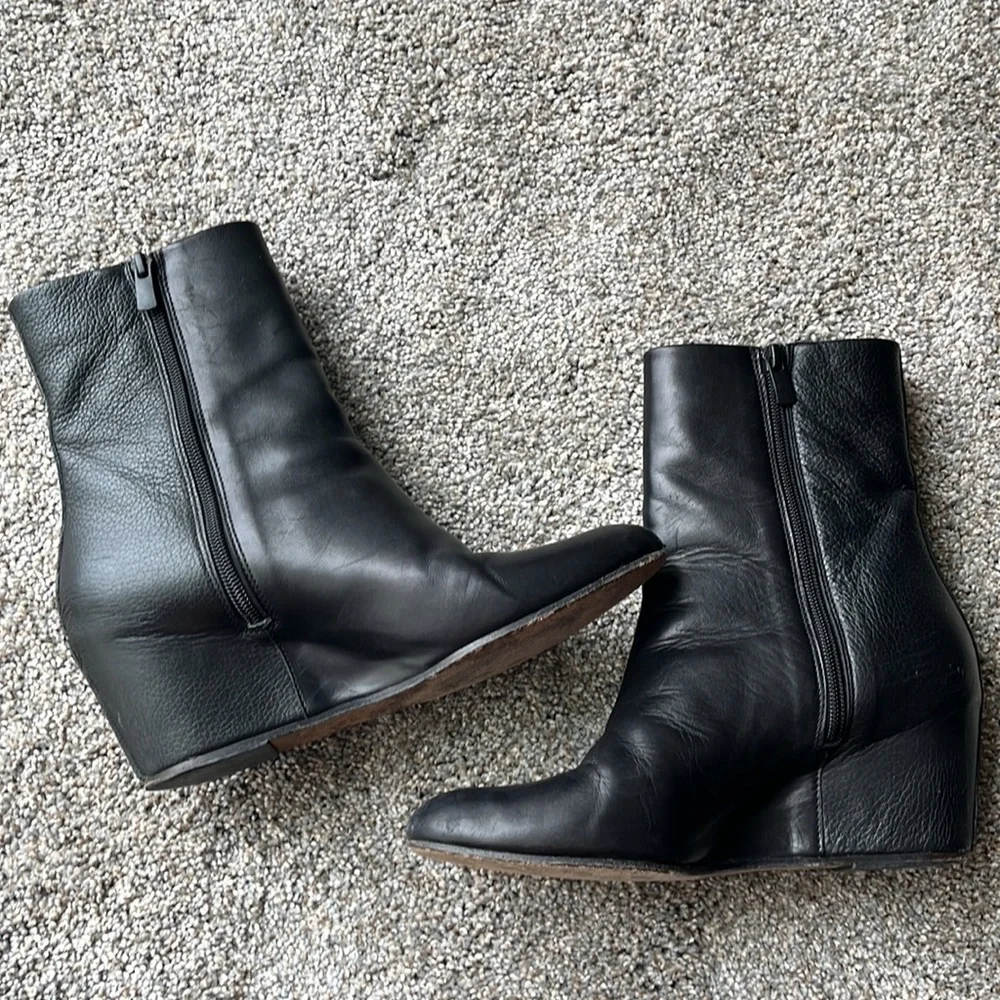 VINCE Michela size 9 black leather hidden wedge 2.5” heel 9.5” tall boots ITALY